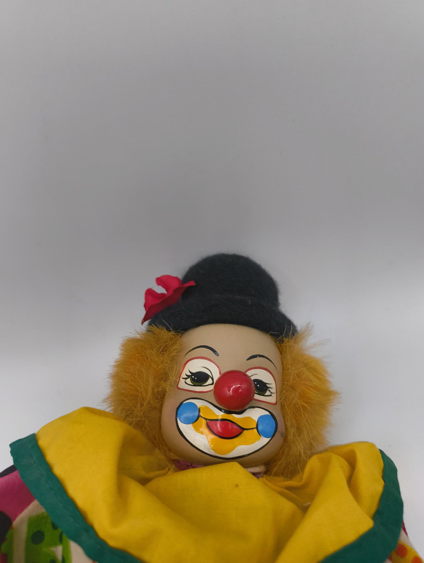 Original Harlequin Doll gruseliger Clown buntes Gewand Fedora orangene Haare