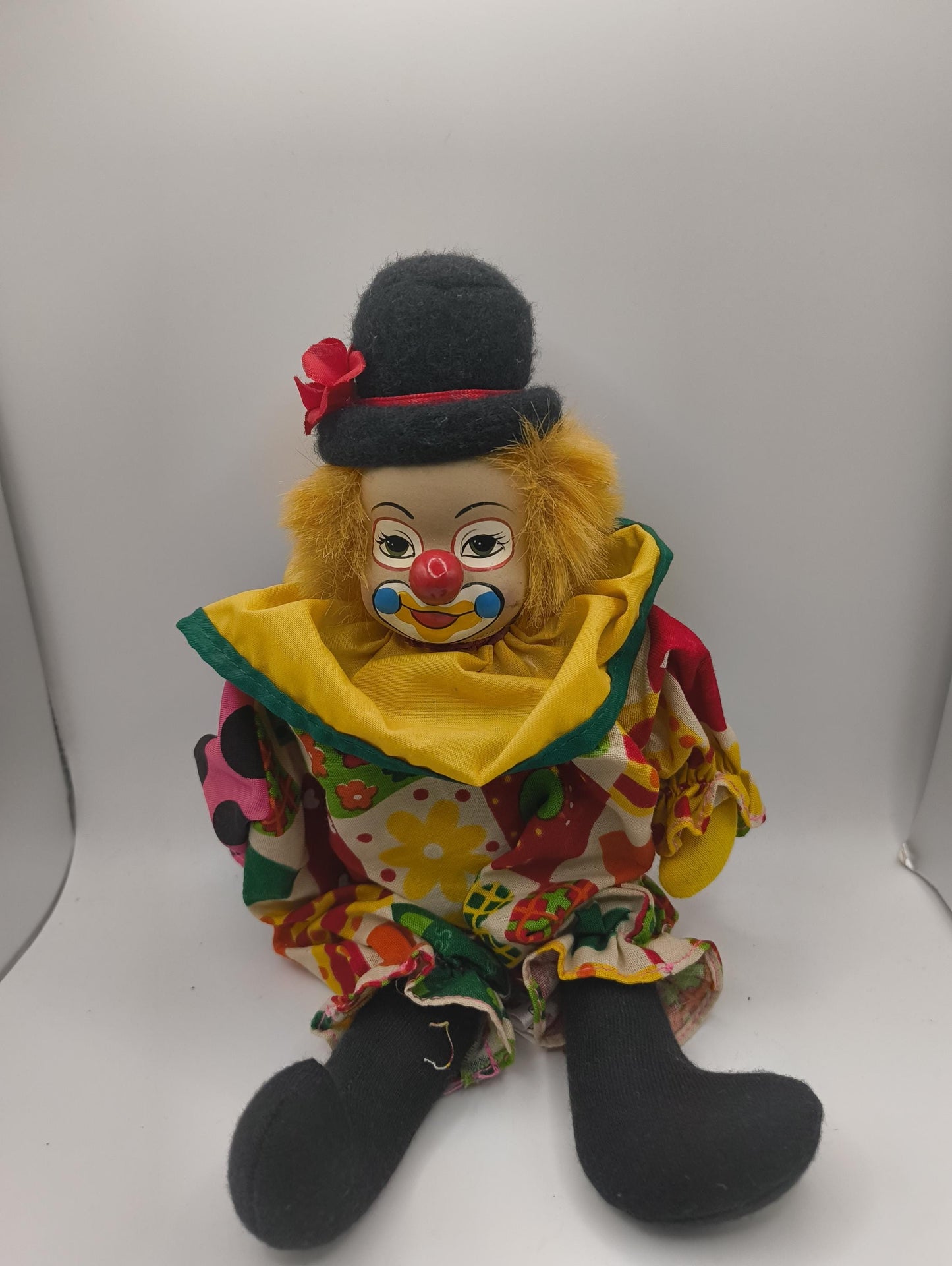 Original Harlequin Doll gruseliger Clown buntes Gewand Fedora orangene Haare