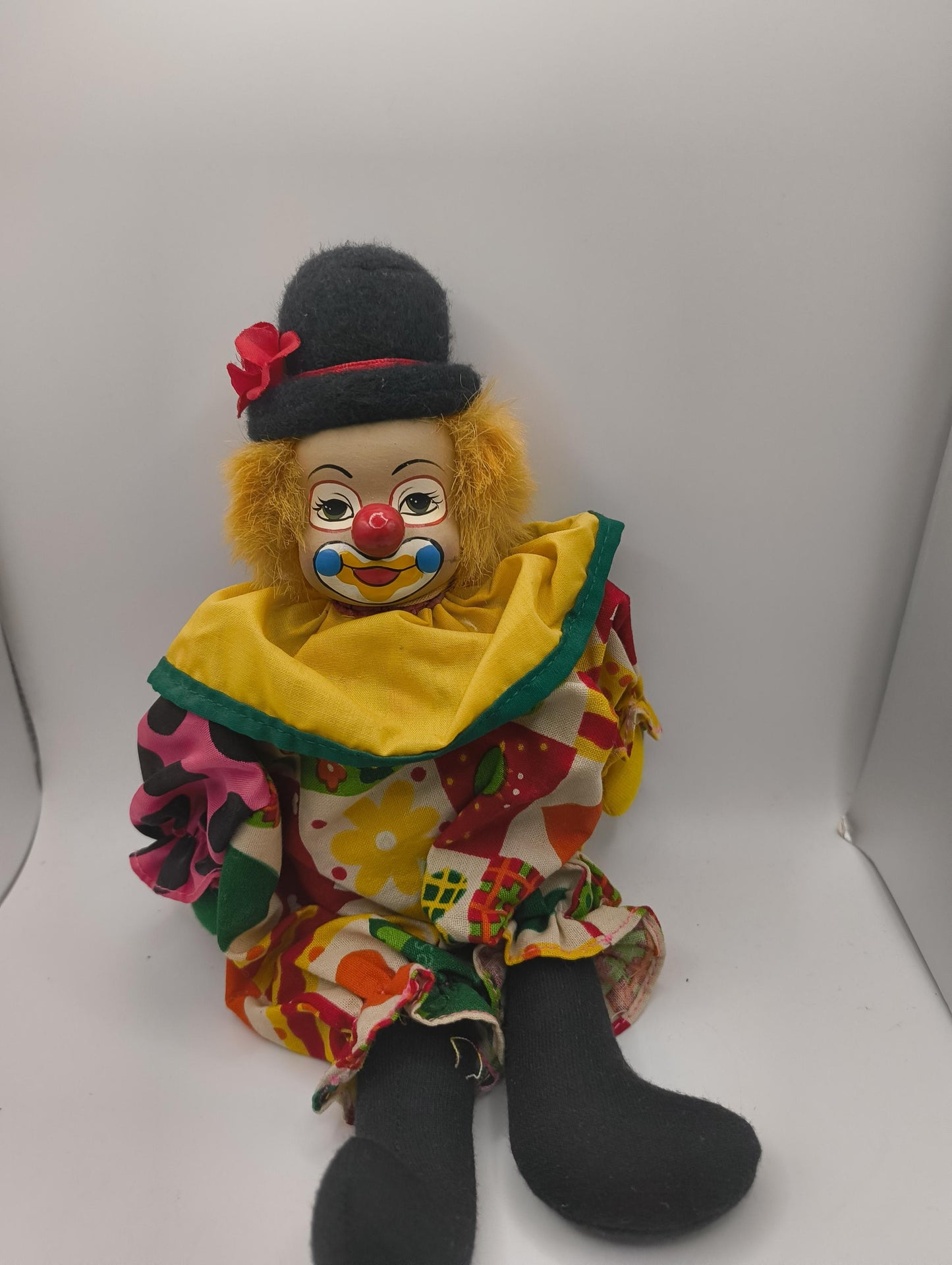 Original Harlequin Doll gruseliger Clown buntes Gewand Fedora orangene Haare