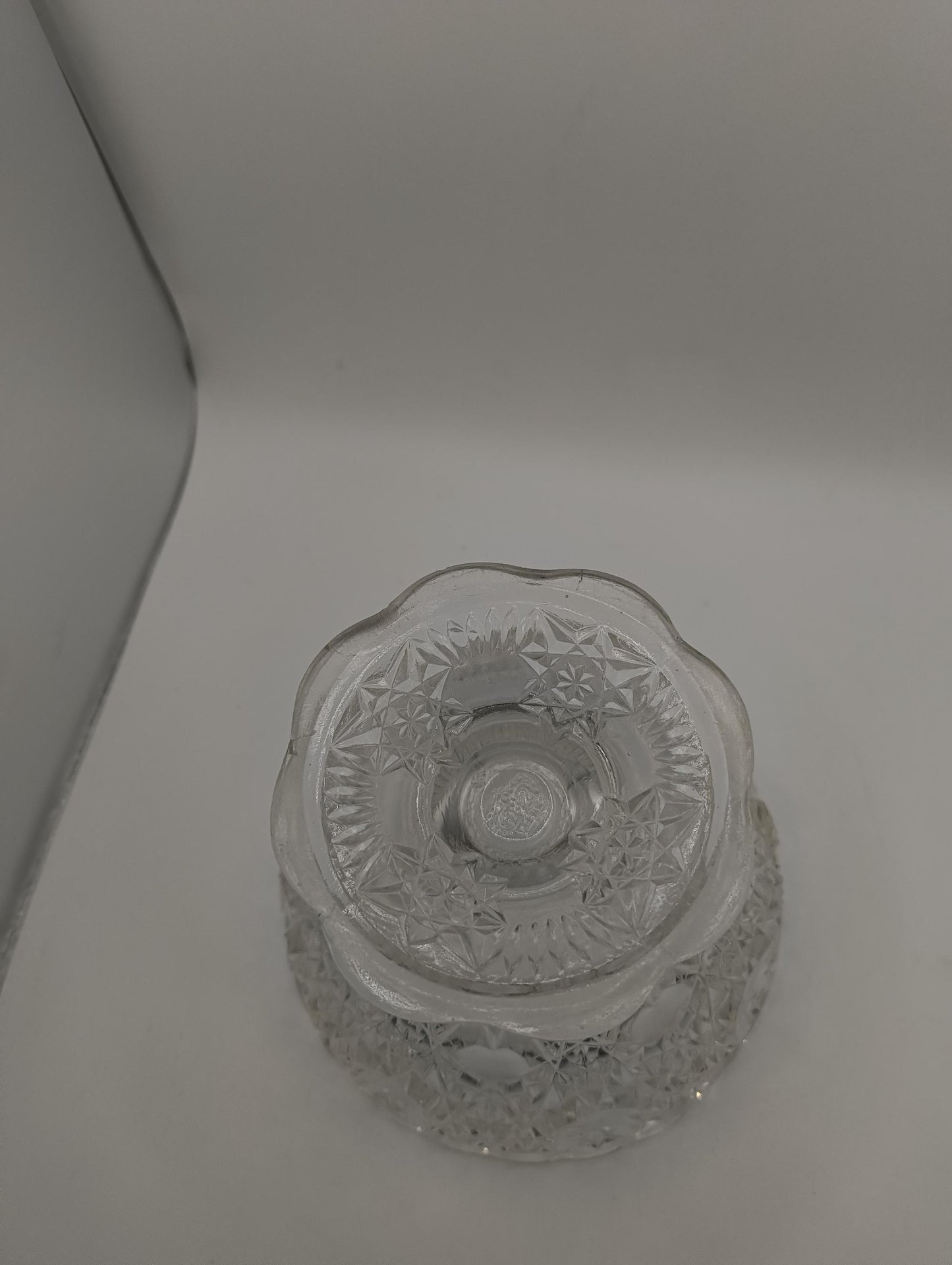 1920-30er Fruchtschale Beerenschale Art Deko Pressglas 12 cm Durchmesser 9 cm Insg hoch. Original SG Radeberg Sachsen